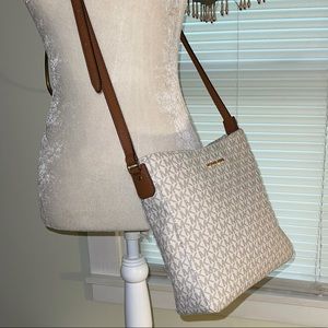 Michael Kors, sporty crossover bag